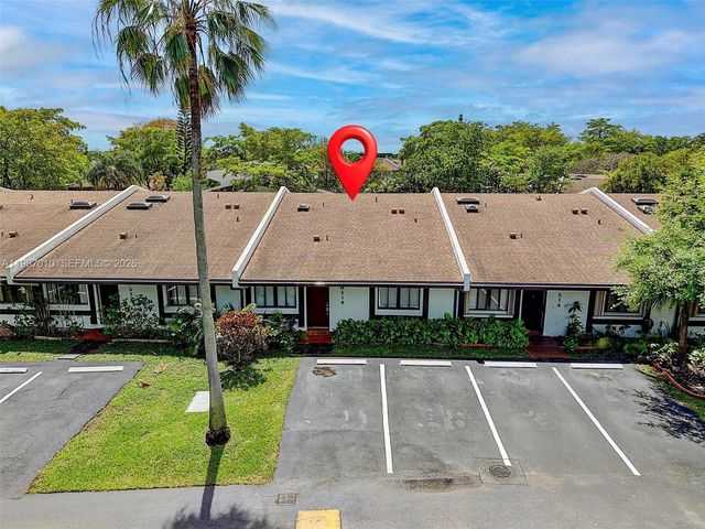 518 NE 199th Ln 3R, Miami, FL 33179