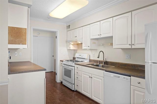 10358 Chimney Rock Drive 31, St Louis, MO 63146
