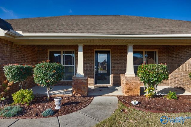 618 Summer Cove Circle NW, Madison, AL 35757