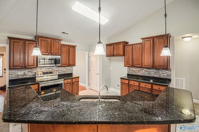 618 Summer Cove Circle NW, Madison, AL 35757