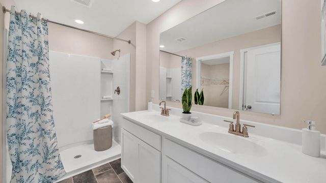 183 Evergreen Cir, Rossville, GA 30741