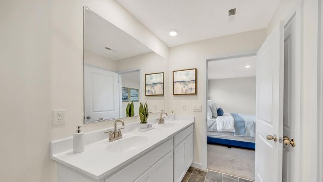 183 Evergreen Cir, Rossville, GA 30741