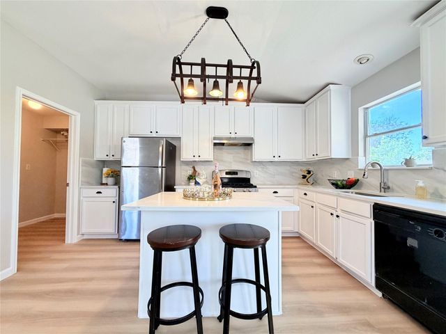 2417 Hallie LN, Round Rock, TX 78664