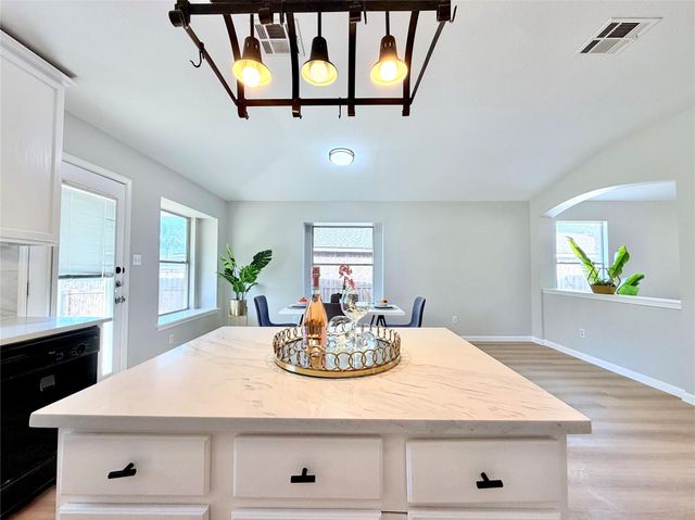 2417 Hallie LN, Round Rock, TX 78664