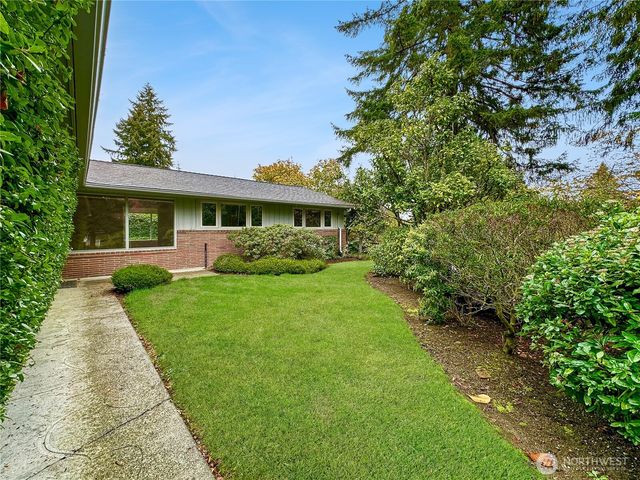 7920 NE 26th Street, Medina, WA 98039