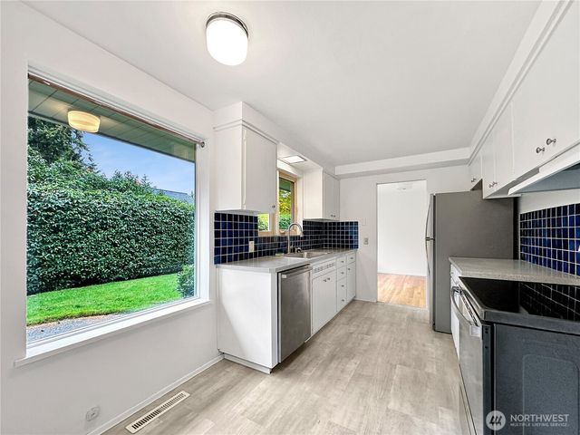 7920 NE 26th Street, Medina, WA 98039