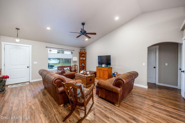 14743 N Nixon LOOP, Rathdrum, ID 83858