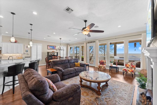 462 Bridgelanding, Onalaska, TX 77360