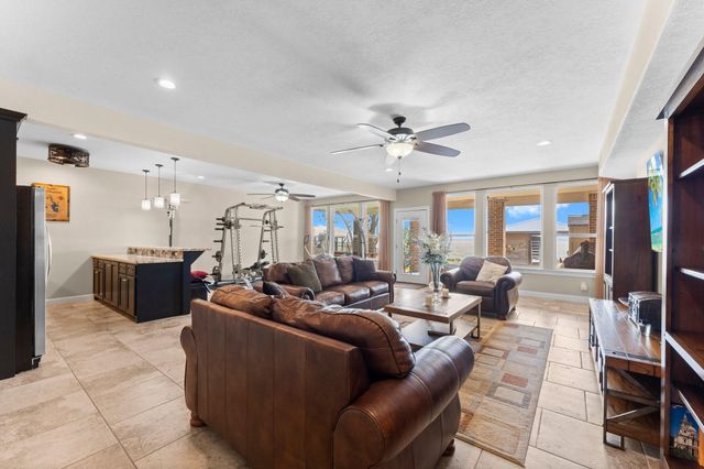 462 Bridgelanding, Onalaska, TX 77360