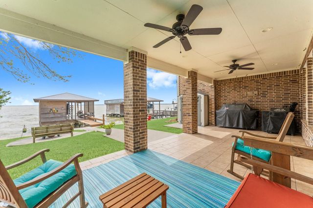 462 Bridgelanding, Onalaska, TX 77360