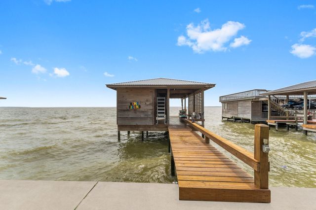 462 Bridgelanding, Onalaska, TX 77360
