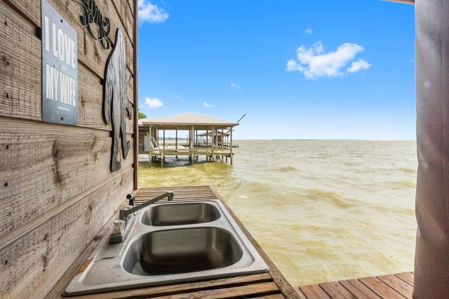 462 Bridgelanding, Onalaska, TX 77360