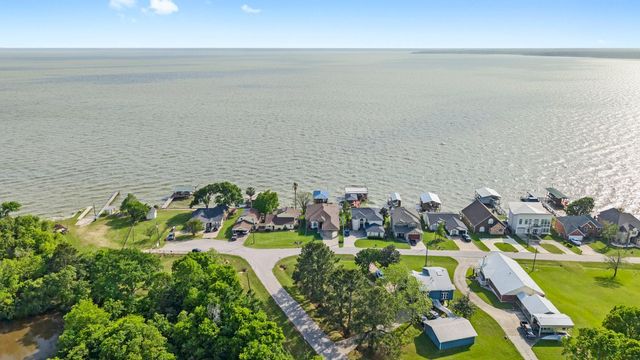 462 Bridgelanding, Onalaska, TX 77360