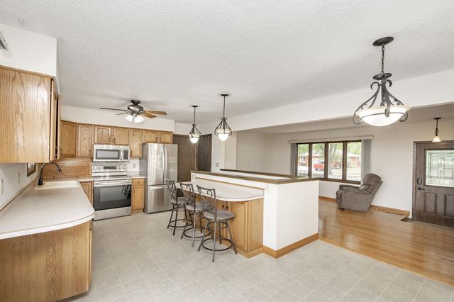 2544 Arrowhead Road S, Fargo, ND 58103
