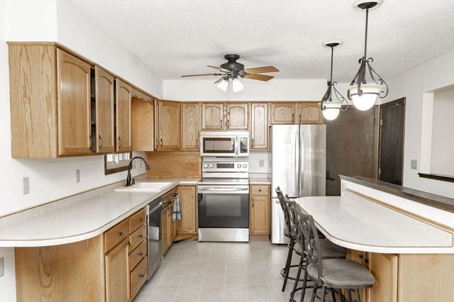 2544 Arrowhead Road S, Fargo, ND 58103