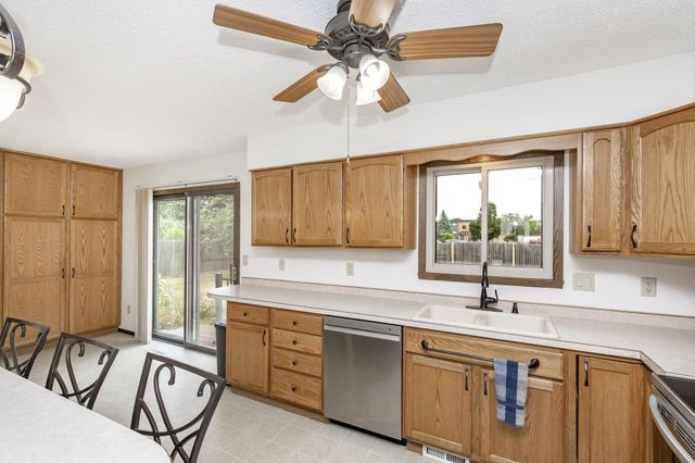 2544 Arrowhead Road S, Fargo, ND 58103