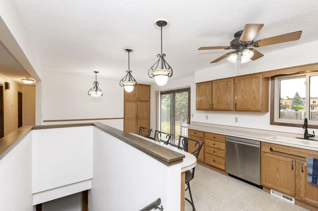 2544 Arrowhead Road S, Fargo, ND 58103