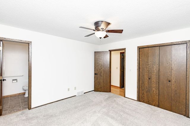2544 Arrowhead Road S, Fargo, ND 58103