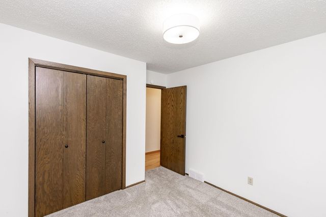 2544 Arrowhead Road S, Fargo, ND 58103