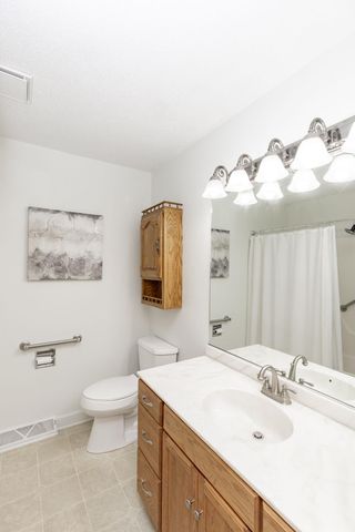 2544 Arrowhead Road S, Fargo, ND 58103