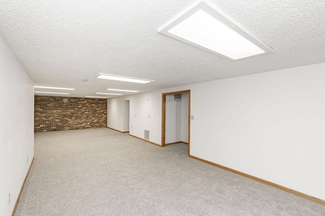 2544 Arrowhead Road S, Fargo, ND 58103