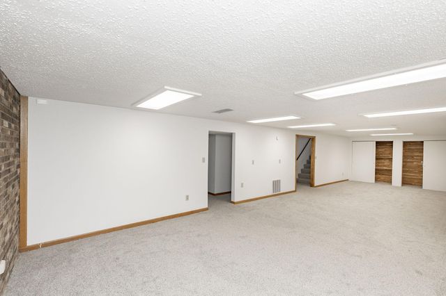 2544 Arrowhead Road S, Fargo, ND 58103