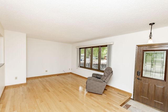 2544 Arrowhead Road S, Fargo, ND 58103
