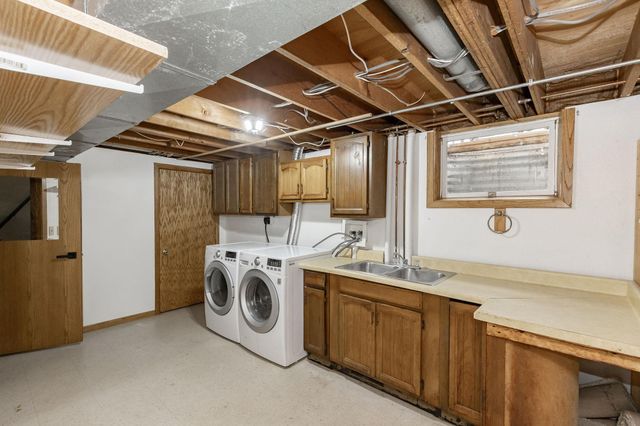 2544 Arrowhead Road S, Fargo, ND 58103