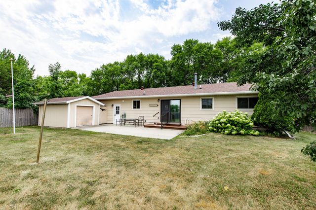 2544 Arrowhead Road S, Fargo, ND 58103