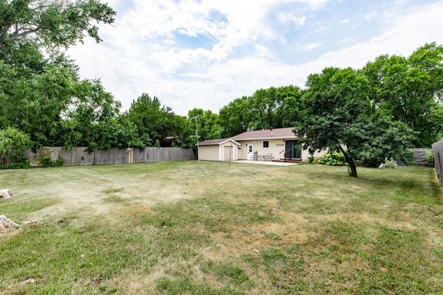 2544 Arrowhead Road S, Fargo, ND 58103