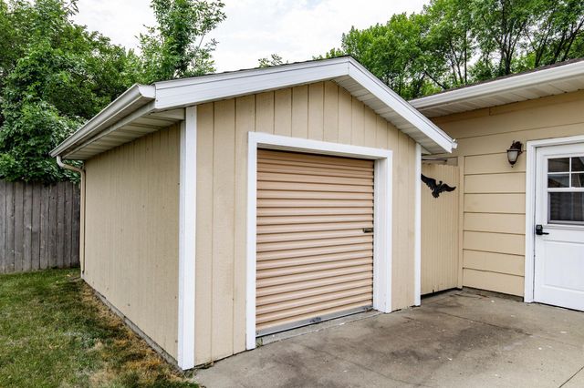 2544 Arrowhead Road S, Fargo, ND 58103