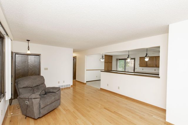 2544 Arrowhead Road S, Fargo, ND 58103