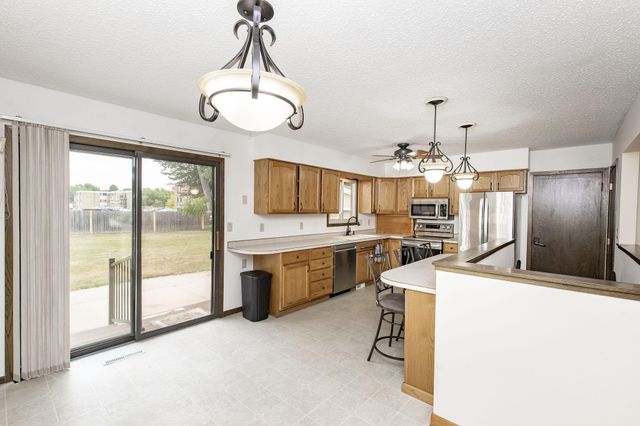 2544 Arrowhead Road S, Fargo, ND 58103