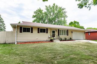 2544 Arrowhead Road S, Fargo, ND 58103