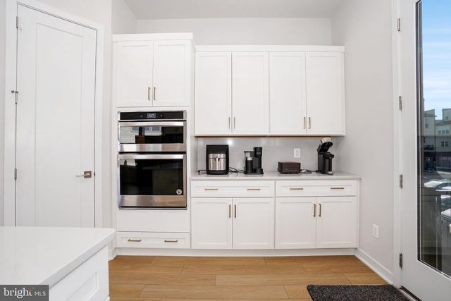 14301 BECKETT GLEN CIR, Chantilly, VA 20151