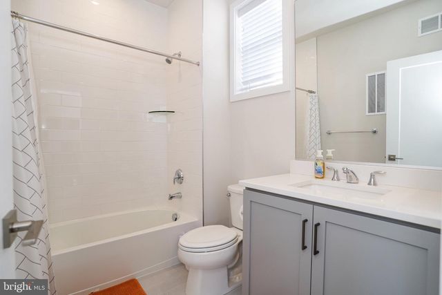 14301 BECKETT GLEN CIR, Chantilly, VA 20151