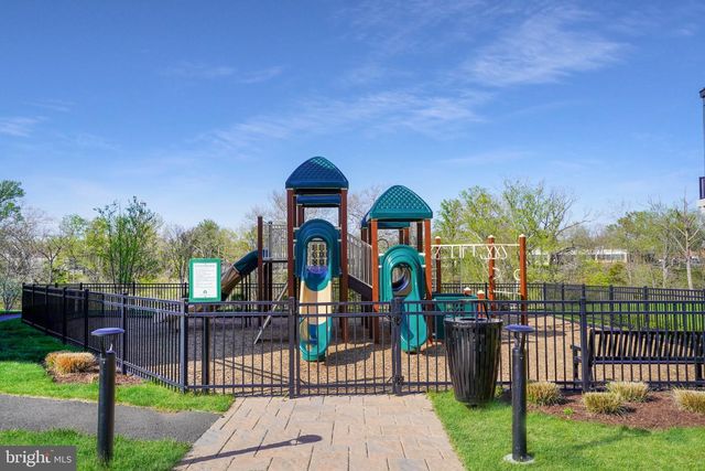 14301 BECKETT GLEN CIR, Chantilly, VA 20151
