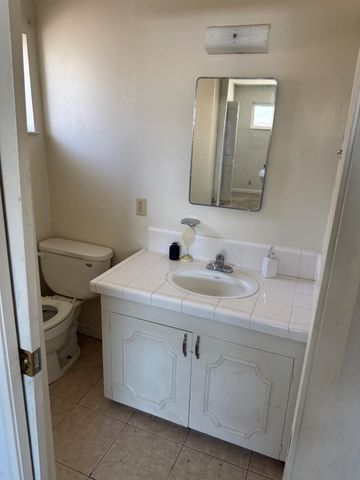 5208 N Cherokee Way, Sacramento, CA 95841