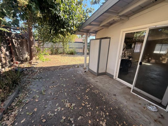 5208 N Cherokee Way, Sacramento, CA 95841
