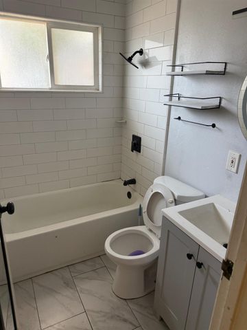 5208 N Cherokee Way, Sacramento, CA 95841