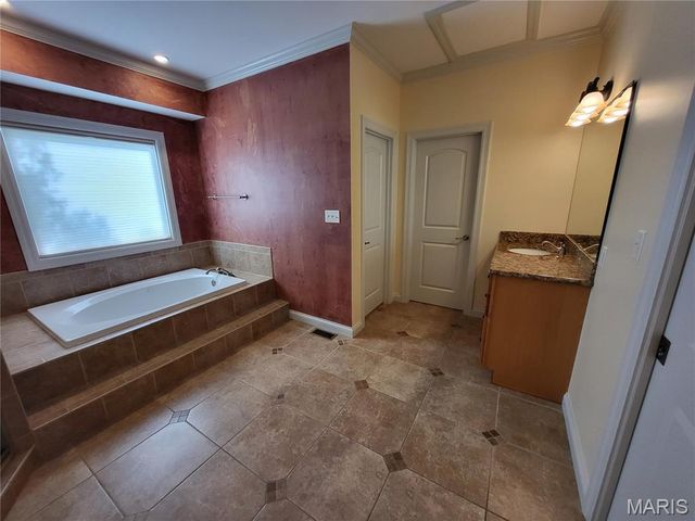 1 Crabapple Court, Olivette, MO 63132