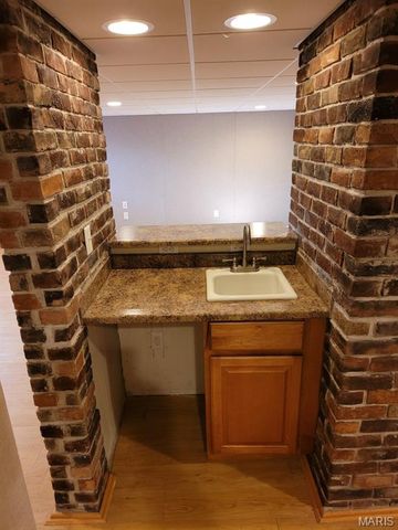 1 Crabapple Court, Olivette, MO 63132