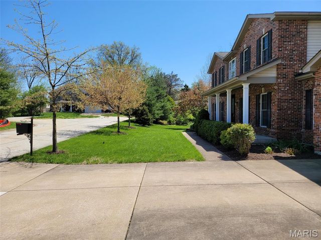 1 Crabapple Court, Olivette, MO 63132