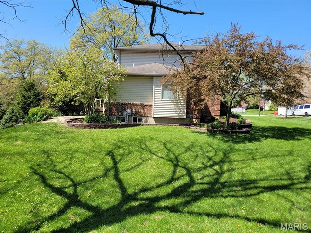1 Crabapple Court, Olivette, MO 63132