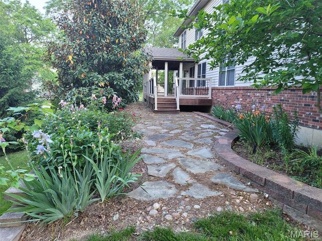 1 Crabapple Court, Olivette, MO 63132
