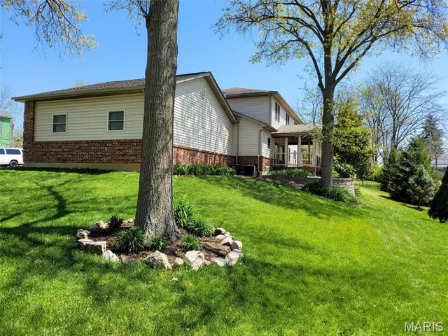 1 Crabapple Court, Olivette, MO 63132