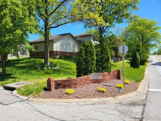 1 Crabapple Court, Olivette, MO 63132
