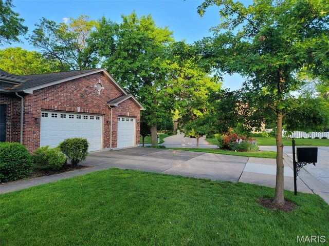 1 Crabapple Court, Olivette, MO 63132