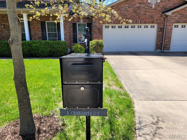 1 Crabapple Court, Olivette, MO 63132
