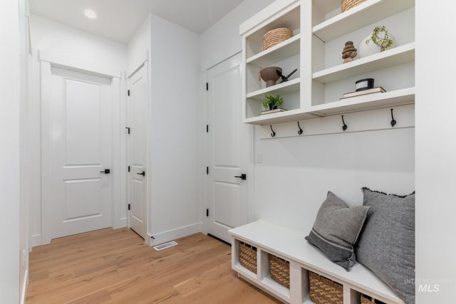 1435 N Shelby Ave, Eagle, ID 83616